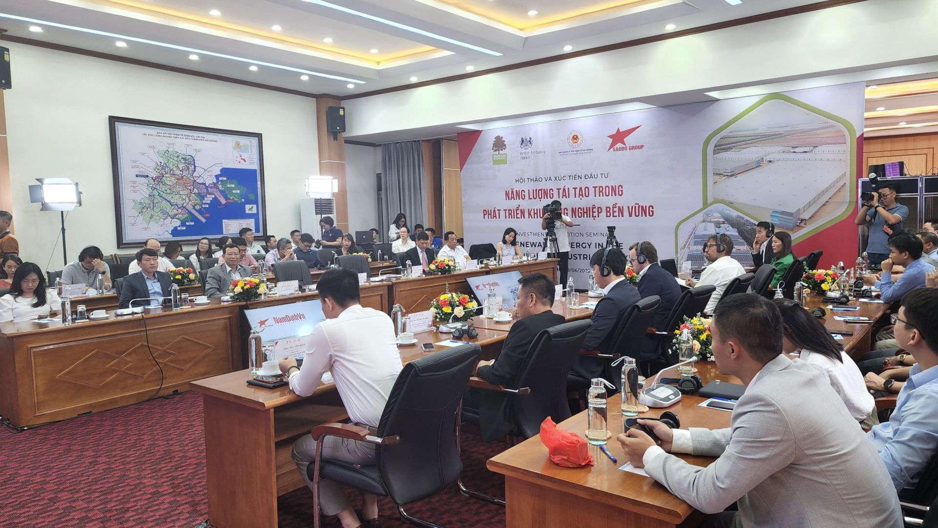 Quang cảnh hội thảo x&amp;uacute;c tiến đầu tư năng lượng t&amp;aacute;i tạo trong ph&amp;aacute;t triển khu c&amp;ocirc;ng nghiệp bền vững