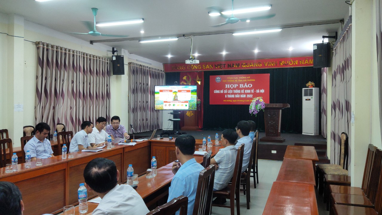 Đồng ch&amp;iacute; Phạm B&amp;aacute; Dũng Cục trưởng Cục thống k&amp;ecirc; chủ tr&amp;igrave; cuộc họp b&amp;aacute;o c&amp;aacute;o t&amp;igrave;nh kinh tế x&amp;atilde; hội 6 th&amp;aacute;ng đầu năm 2022 của tỉnh Hải Dương