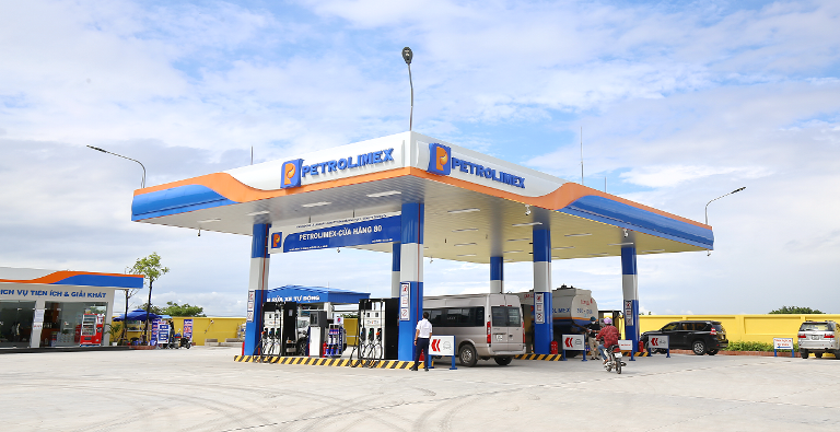 Khi lần đầu sử dụng thẻ HDBank Petrolimex 4 trong 1 để thanh to&amp;aacute;n xăng dầu tại c&amp;acirc;y xăng của Petrolimex hoặc chi ti&amp;ecirc;u từ 200 ngh&amp;igrave;n đồng, chủ thẻ sẽ được ho&amp;agrave;n 100.000 đồng từ HDBank ( Nguồn: Tuổi trẻ)