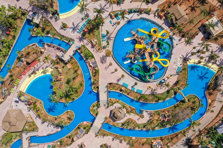C&amp;ocirc;ng vi&amp;ecirc;n nước Aquatopia Water Park với nhiều tr&amp;ograve; chơi độc đ&amp;aacute;o. (Ảnh: Sun Group)