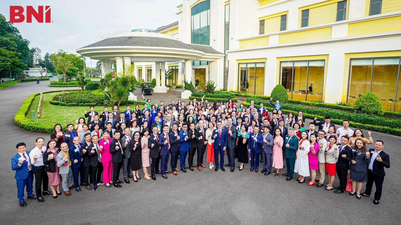 BNI Việt Nam thể hiện sự quyết t&amp;acirc;m N&amp;acirc;ng tầm dịch vụ trong những năm tới tại Hội Ngộ Đỉnh Cao 2023