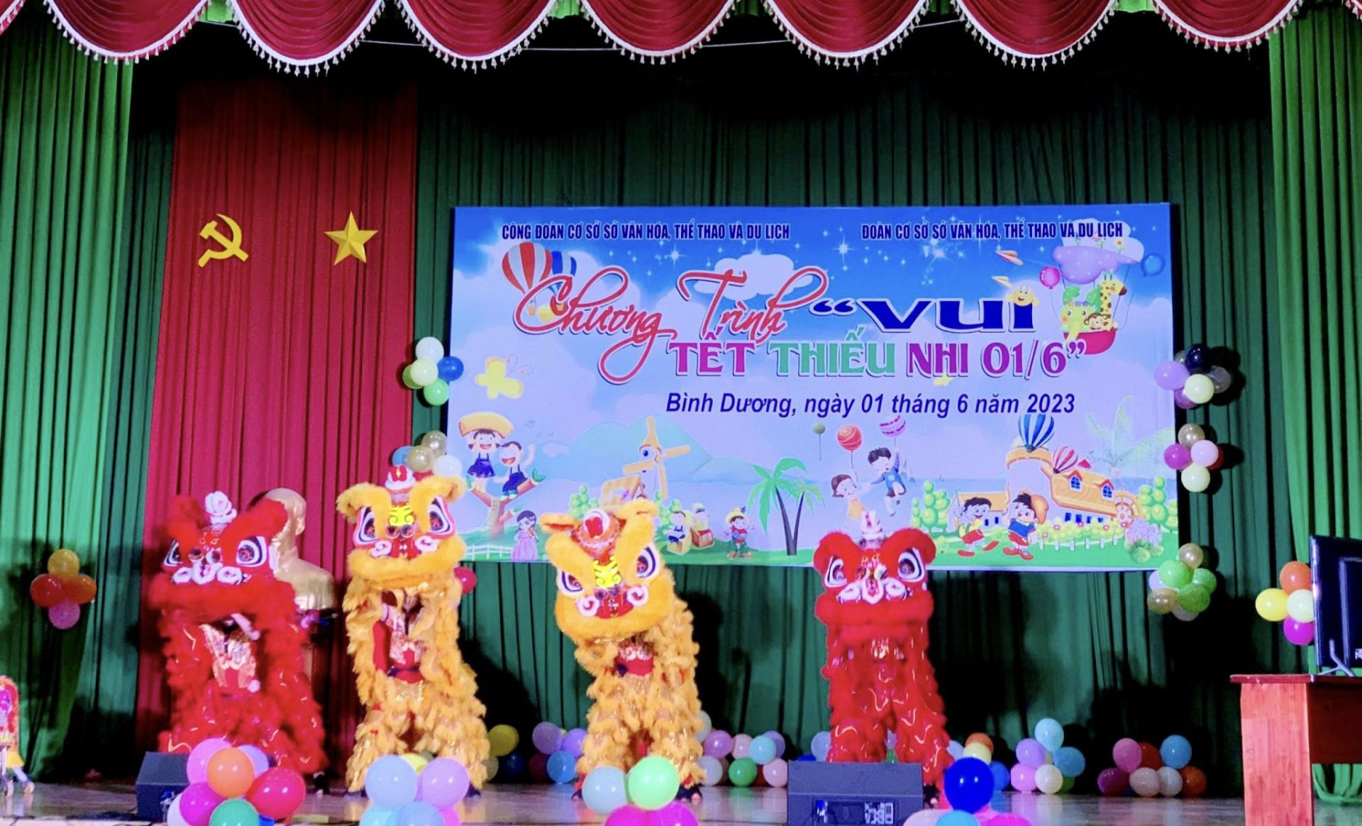 Hoạt động m&amp;uacute;a L&amp;acirc;n ch&amp;agrave;o mừng