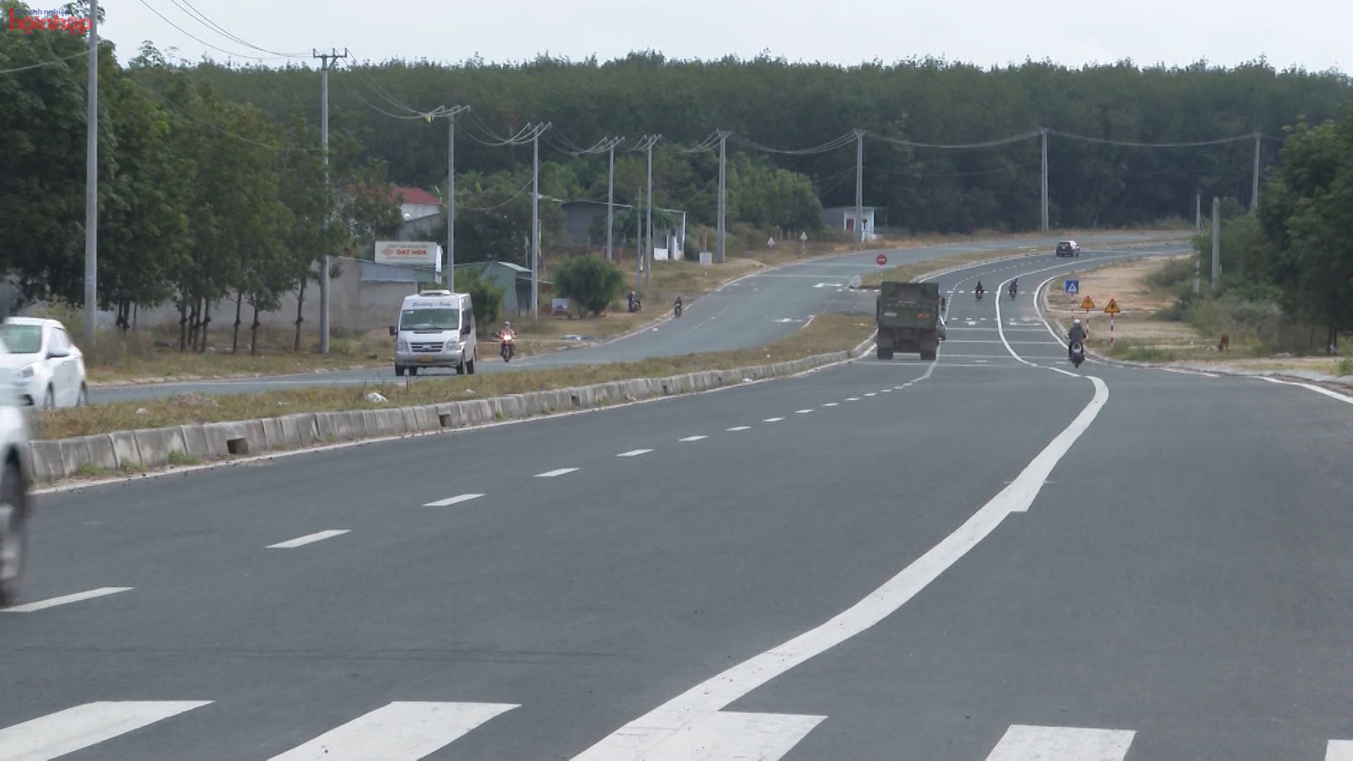 Theo phương &amp;aacute;n đề xuất, tuyến cao tốc Quảng Ng&amp;atilde;i - Kon Tum c&amp;oacute; chiều d&amp;agrave;i gần 136km