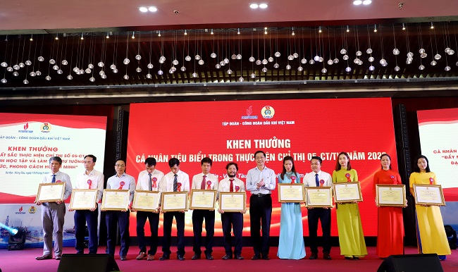CĐ DKVN biểu dương, khen thưởng c&amp;aacute;c c&amp;aacute; nh&amp;acirc;n xuất sắc trong thực hiện Chỉ thị 05 của Bộ Ch&amp;iacute;nh trị về &amp;ldquo;Đẩy mạnh học tập v&amp;agrave; l&amp;agrave;m theo tư tưởng, đạo đức, phong c&amp;aacute;ch Hồ Ch&amp;iacute; Minh&amp;rdquo; năm 2022