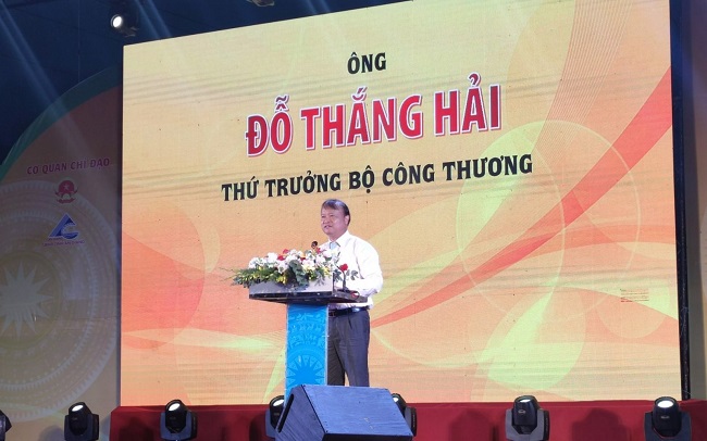 Thứ trưởng Bộ C&amp;ocirc;ng Thương Đỗ Thắng Hải ph&amp;aacute;t biểu khai mạc hội chợ