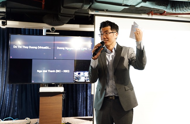 &amp;Ocirc;ng Johnson Poh, Gi&amp;aacute;m đốc Khối Quản trị v&amp;agrave; Ph&amp;acirc;n t&amp;iacute;ch dữ liệu, th&amp;agrave;nh vi&amp;ecirc;n Ban điều h&amp;agrave;nh VPBank  ph&amp;aacute;t biểu tại buổi lễ ra mắt Khối Quản trị v&amp;agrave; Ph&amp;acirc;n t&amp;iacute;ch Dữ liệu