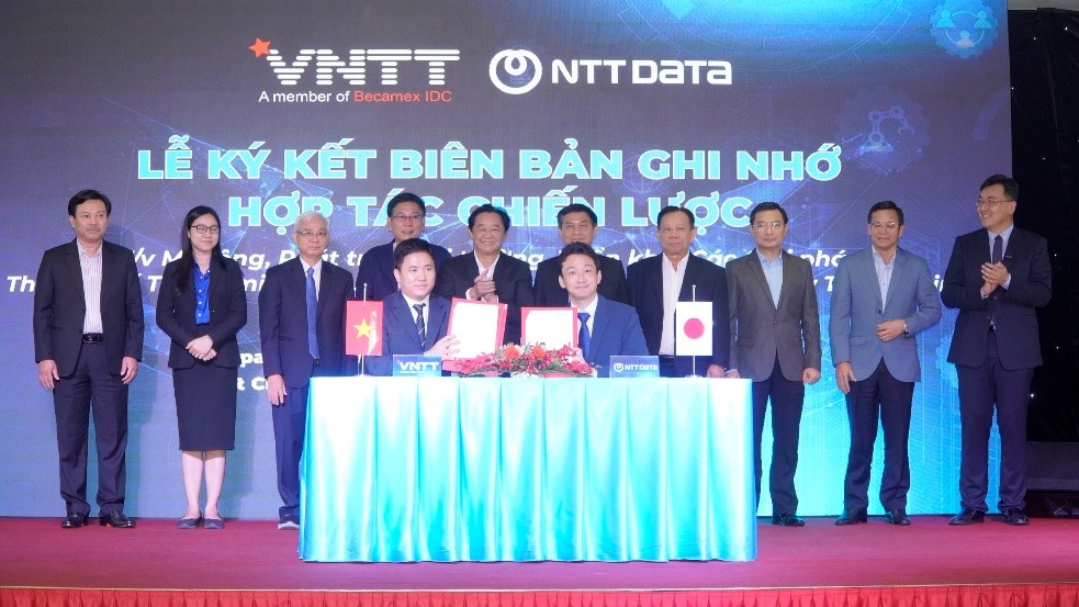 Đại diện C&amp;ocirc;ng ty VNTT v&amp;agrave; NTT DATA k&amp;yacute; kết bi&amp;ecirc;n bản ghi nhớ hợp t&amp;aacute;c chiến lược ph&amp;aacute;t triển trong thời gian tới
