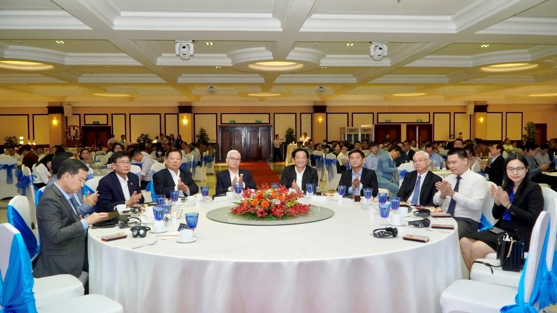 Đại biểu đến dự tại lễ c&amp;ocirc;ng bố