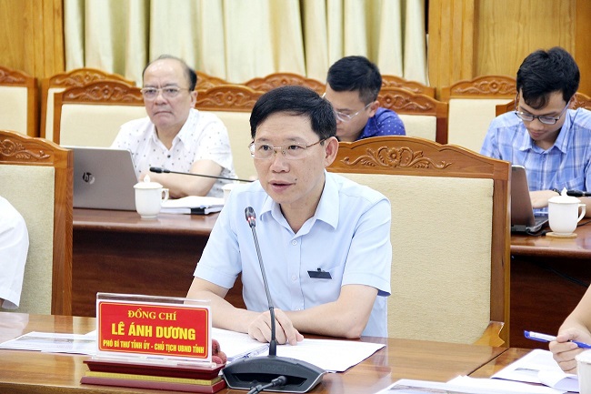 Chủ tịch UBND tỉnh Bắc Giang - L&amp;ecirc; &amp;Aacute;nh Dương ph&amp;aacute;t biểu tại buổi l&amp;agrave;m việc.