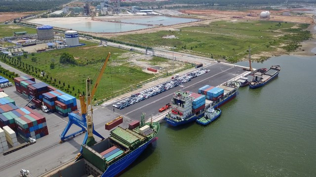 Được biết, dự &amp;aacute;n nạo v&amp;eacute;t luồng v&amp;agrave;o cảng Kỳ H&amp;agrave; ph&amp;ecirc; duyệt với tổng vốn đầu tư gần 350 tỷ đồng từ nguồn vốn ng&amp;acirc;n s&amp;aacute;ch Nh&amp;agrave; nước. Đến th&amp;aacute;ng 4/2021, tỉnh Quảng Nam tiếp tục chi gần 200 tỷ đồng để điều chỉnh, bổ sung dự &amp;aacute;n đầu tư x&amp;acirc;y dựng c&amp;ocirc;ng tr&amp;igrave;nh nạo v&amp;eacute;t luồng v&amp;agrave;o cảng Kỳ H&amp;agrave; (giai đoạn 2)