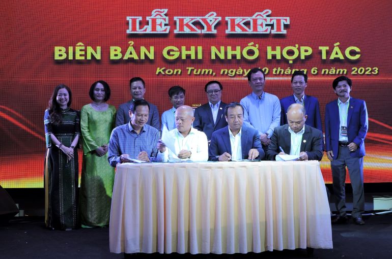 Lễ k&amp;yacute; kết bi&amp;ecirc;n bản ghi nhớ tại Hội nghị