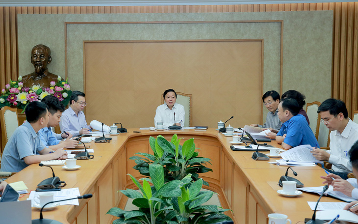 Ph&amp;oacute; Thủ tướng Trần Hồng H&amp;agrave; tại cuộc họp h&amp;ocirc;m 24-5 với l&amp;atilde;nh đạo Bộ X&amp;acirc;y dựng, NH Nh&amp;agrave; nước, Văn ph&amp;ograve;ng Ch&amp;iacute;nh phủ&amp;hellip; về tiến độ triển khai g&amp;oacute;i t&amp;iacute;n dụng ưu đ&amp;atilde;i 120.000 tỷ đồng