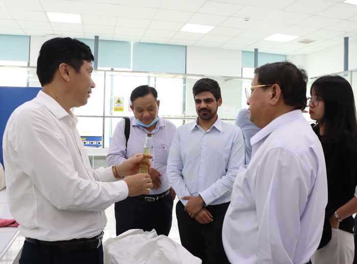 Chủ tịch Ủy ban nh&amp;acirc;n d&amp;acirc;n tỉnh Phạm Thiện Nghĩa đến thăm  C&amp;ocirc;ng ty Tr&amp;aacute;ch nhiệm hữu hạn Dầu gạo Sethia Hemraj v&amp;agrave; đ&amp;aacute;nh gi&amp;aacute; cao  việc chiết xuất dầu từ c&amp;aacute;m gạo
