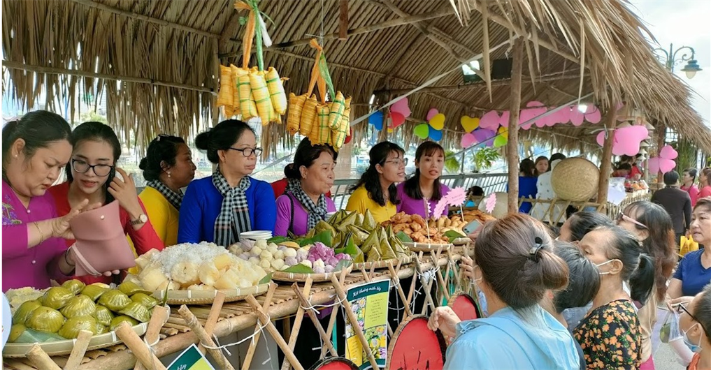 Gian h&amp;agrave;ng ẩm thực, b&amp;aacute;nh d&amp;acirc;n gian.