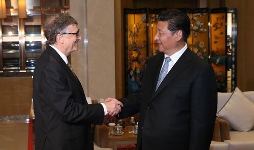 Chủ tịch Trung Quốc Tập Cận B&amp;igrave;nh v&amp;agrave; tỉ ph&amp;uacute; Bill Gates trong cuộc gặp năm 2015