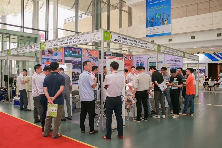 Đ&amp;ocirc;ng đảo kh&amp;aacute;ch đến tham quan ENTECH 2022