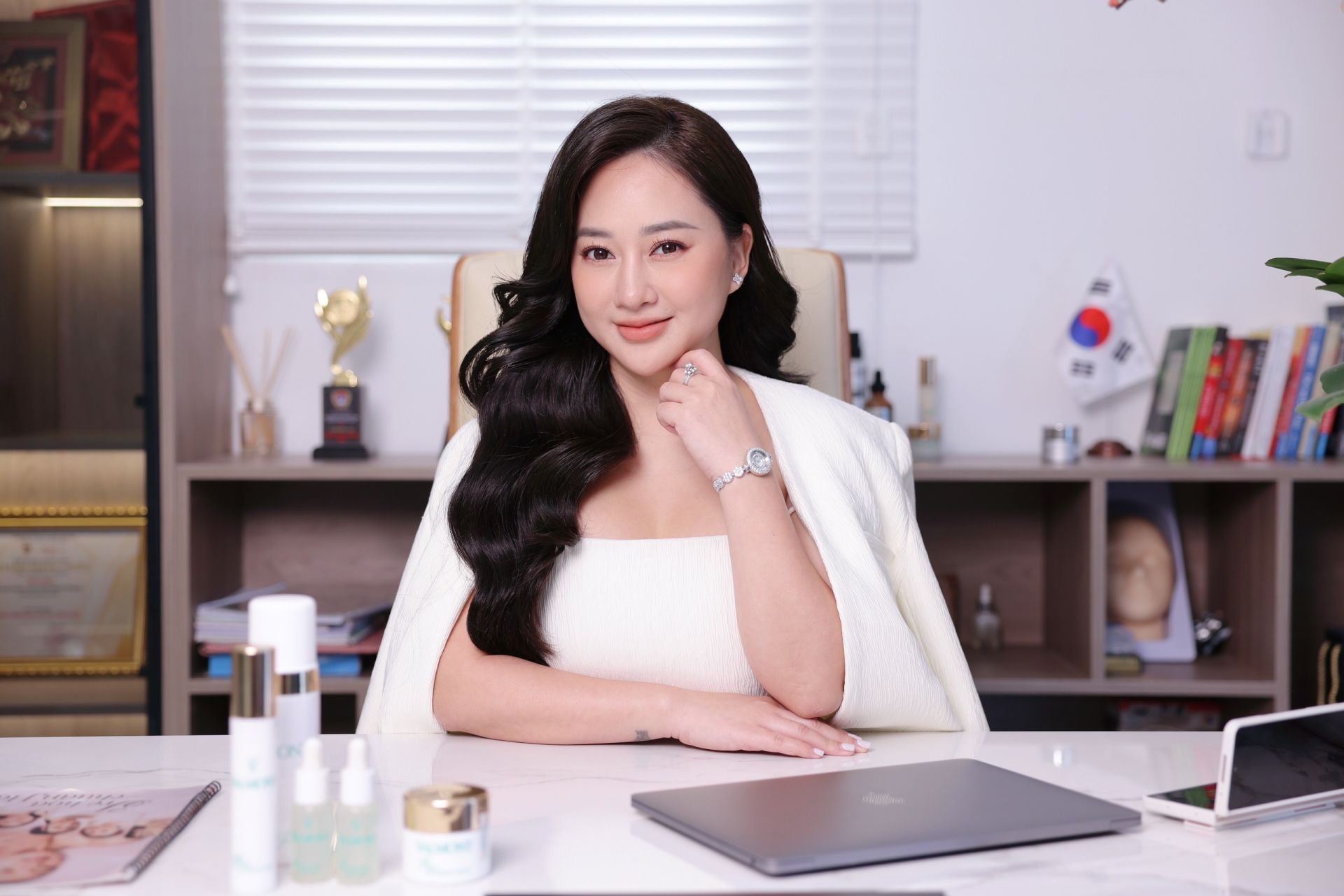 CEO Phương Anh lu&amp;ocirc;n t&amp;igrave;m kiếm, ứng dụng c&amp;ocirc;ng nghệ l&amp;agrave;m đẹp mới