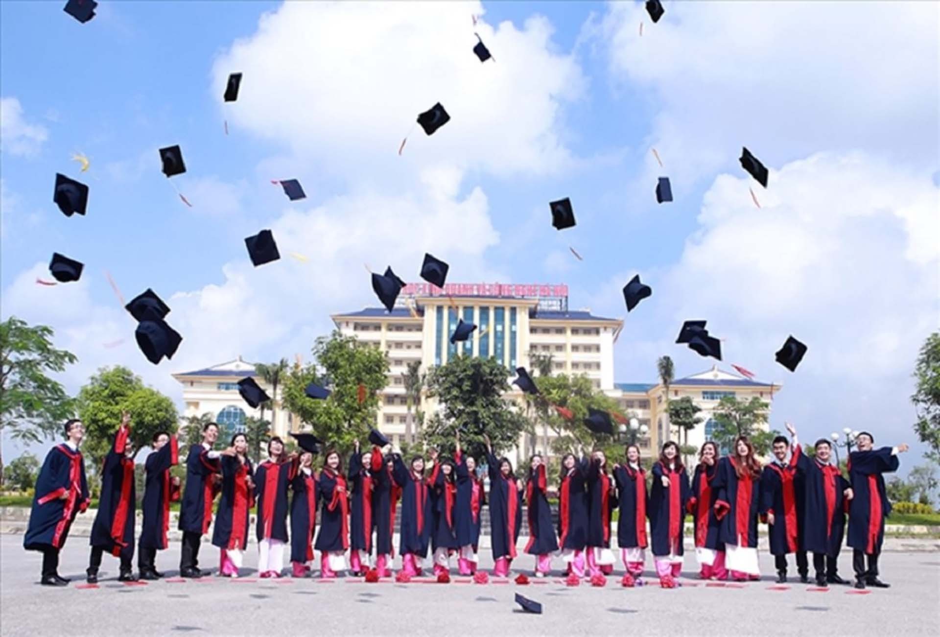 Trường Đại học Kinh doanh v&amp;agrave; C&amp;ocirc;ng nghệ H&amp;agrave; Nội tuyển sinh c&amp;aacute;c ng&amp;agrave;nh: Luật kinh tế, Quản l&amp;yacute; nh&amp;agrave; nước, Kế to&amp;aacute;n, Quản trị kinh doanh, T&amp;agrave;i ch&amp;iacute;nh-ng&amp;acirc;n h&amp;agrave;ng, C&amp;ocirc;ng nghệ th&amp;ocirc;ng tin, Ng&amp;ocirc;n ngữ Anh.