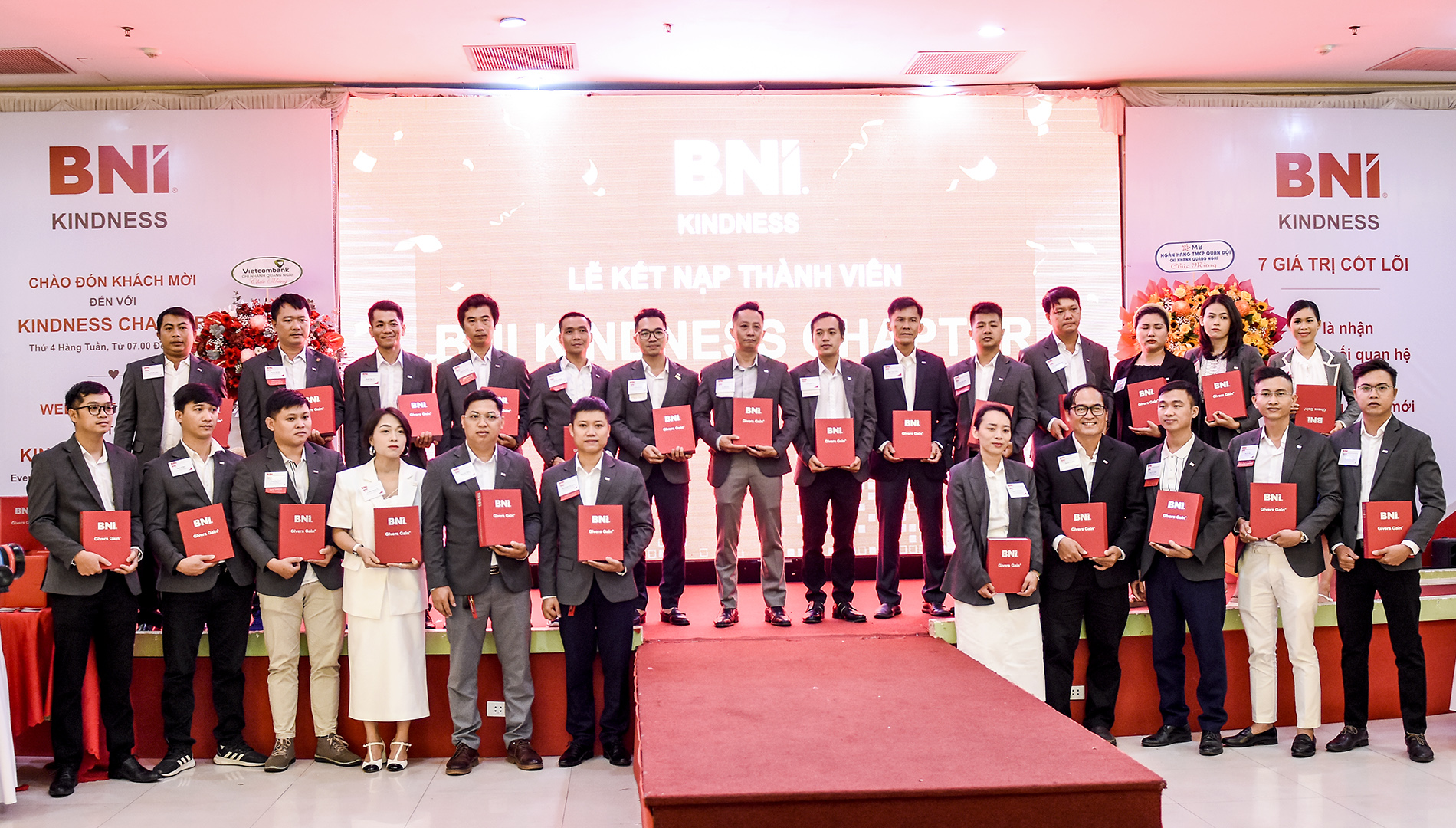 Tại Việt Nam, tổ chức BNI ch&amp;iacute;nh thức đi v&amp;agrave;o hoạt động v&amp;agrave;o năm 2010 với sự dẫn dắt của Chủ tịch BNI Việt Nam Hồ Quang Minh dưới h&amp;igrave;nh thức nhượng quyền của tổ chức BNI, cũng như BNI to&amp;agrave;n cầu