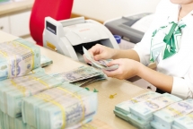 Cho vay tín chấp, ngân hàng sợ “thả gà ra đuổi” dù đang ế vốn