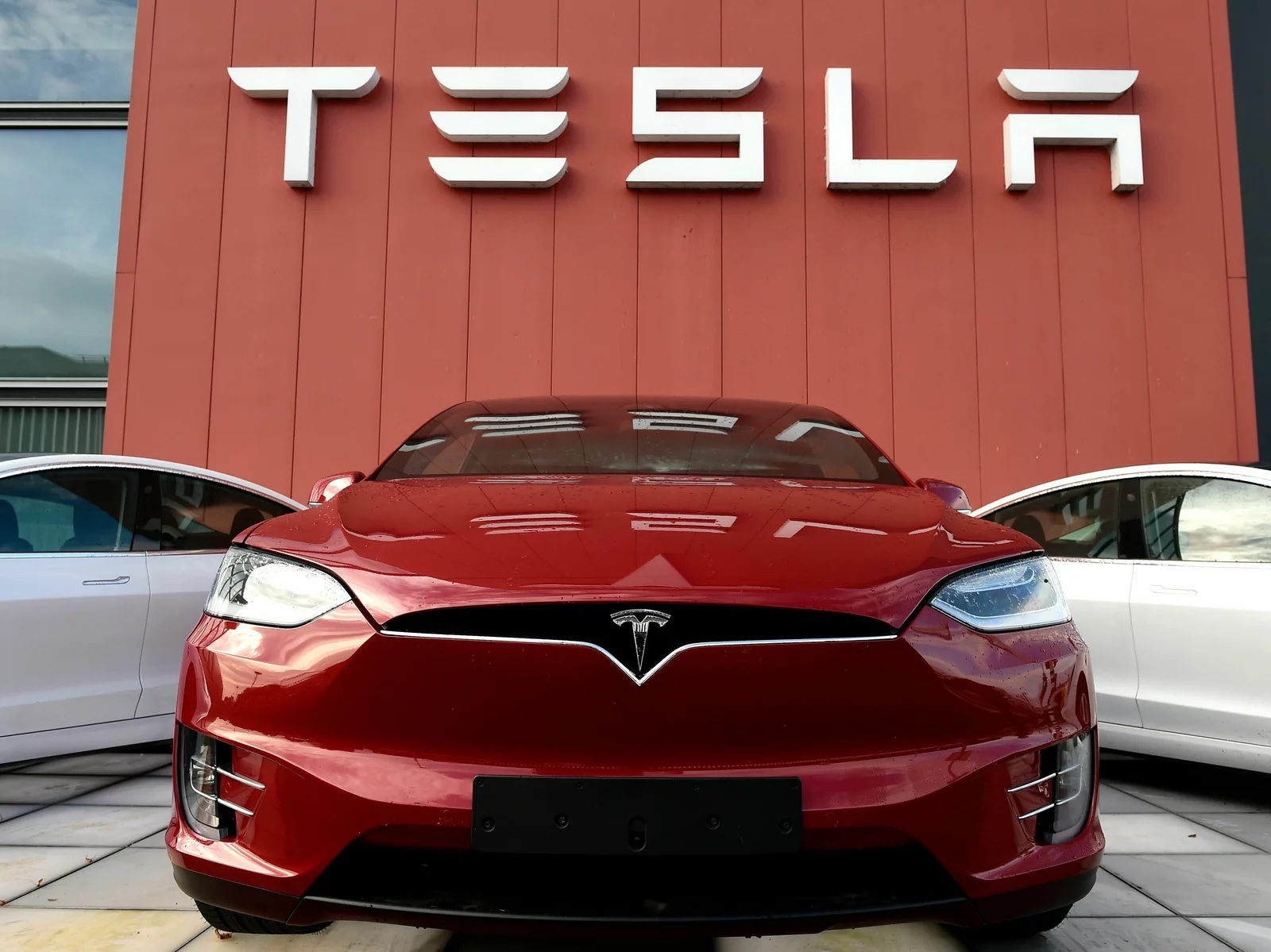 Tesla vẫn đứng thứ hai tr&amp;ecirc;n thị trường xe điện Trung Quốc,