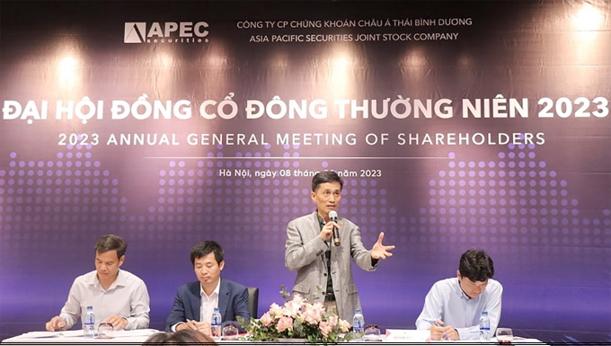 &amp;Ocirc;ng Nguyễn Đỗ Lăng (đứng) ph&amp;aacute;t biểu tại phi&amp;ecirc;n họp thường ni&amp;ecirc;n của Apec v&amp;agrave;o đầu th&amp;aacute;ng 6-2023. Ảnh: APEC