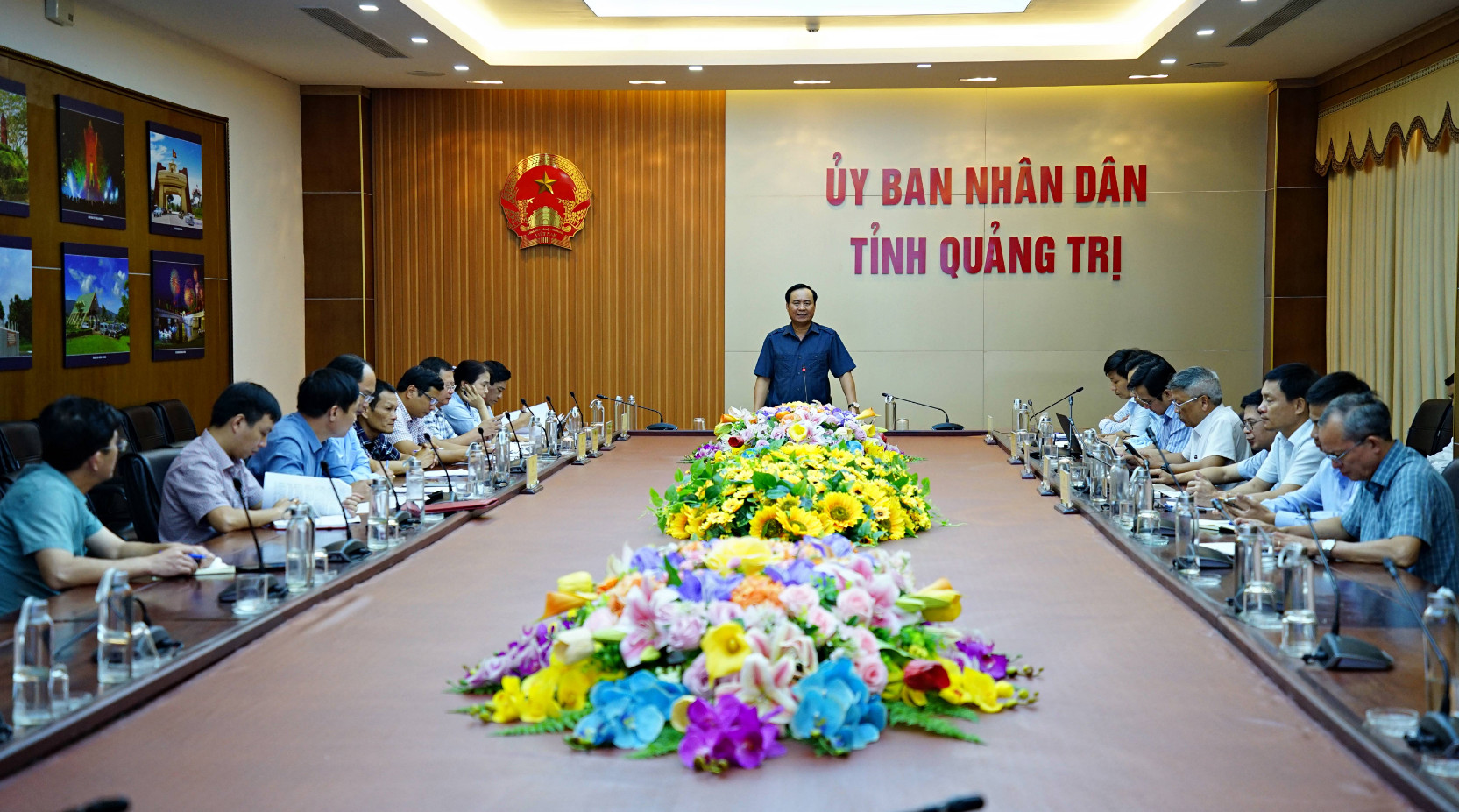 Chủ tịch UBND tỉnh Quảng Trị, &amp;ocirc;ng V&amp;otilde; Văn Hưng, kết luận buổi l&amp;agrave;m việc