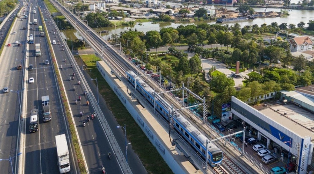 Metro số 1 d&amp;agrave;i 19,7km, từ Bến Th&amp;agrave;nh (quận 1) đến depot Long B&amp;igrave;nh l&amp;agrave; dự &amp;aacute;n đường sắt đ&amp;ocirc; thị đầu ti&amp;ecirc;n ở TP. Hồ Ch&amp;iacute; Minh