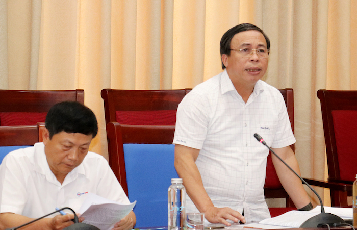 B&amp;aacute;o c&amp;aacute;o về t&amp;igrave;nh h&amp;igrave;nh cấp điện trong m&amp;ugrave;a nắng n&amp;oacute;ng năm 2024, tại cuộc họp, &amp;ocirc;ng Phạm Văn Ho&amp;aacute; - Gi&amp;aacute;m đốc Sở C&amp;ocirc;ng thương Nghệ An cho biết: Dự b&amp;aacute;o phụ tải c&amp;aacute;c th&amp;aacute;ng c&amp;ograve;n lại của năm 2024 c&amp;oacute; c&amp;ocirc;ng suất cực đại tăng khoảng hơn 13%. Tuy nhi&amp;ecirc;n, mức tăng c&amp;ograve;n phụ thuộc nhiều v&amp;agrave;o phụ tải c&amp;ocirc;ng nghiệp đăng k&amp;yacute; đấu nối vận h&amp;agrave;nh mới v&amp;agrave; so s&amp;aacute;nh giữa khả dụng nguồn điện. Tổng c&amp;ocirc;ng ty Điện lực miền Bắc c&amp;oacute; nguy cơ thiếu c&amp;ocirc;ng suất từ th&amp;aacute;ng 6-7, với c&amp;ocirc;ng suất cực đại thiếu hụt c&amp;oacute; thể đến khoảng 2.000 MW, trong đ&amp;oacute; tỉnh Nghệ An thiếu hụt khoảng 150 MW.