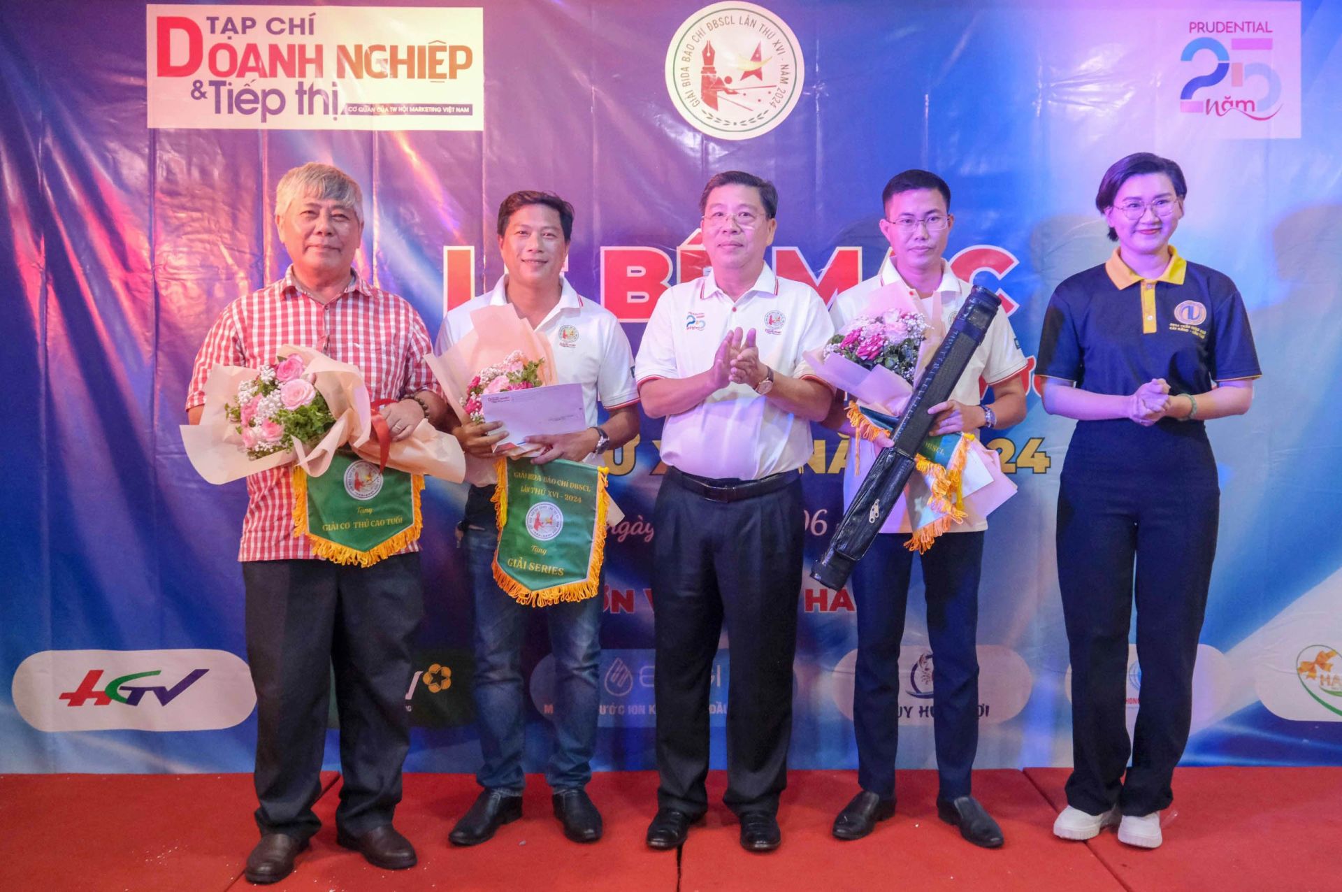 TS L&amp;ecirc; Sơn Hải, nguy&amp;ecirc;n Thứ trưởng, Ph&amp;oacute; Chủ nhiệm Ủy ban D&amp;acirc;n tộc, Chủ tịch Li&amp;ecirc;n đo&amp;agrave;n Billiards &amp;amp; Snooker Việt Nam trao Giải Seri cao điểm nhất, Giải cho cơ thủ cao tuổi nhất v&amp;agrave; Giải cơ thủ triển vọng giải đấu.