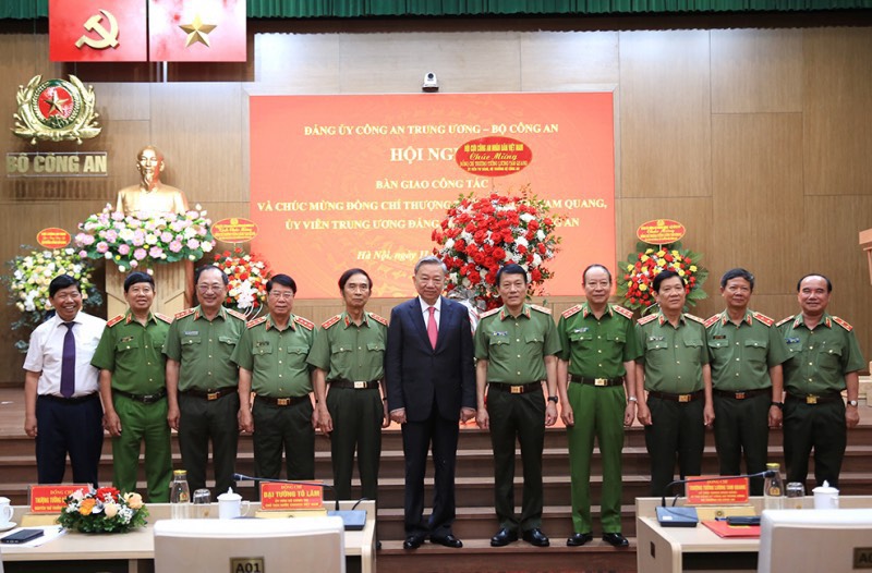 Chủ tịch nước T&amp;ocirc; L&amp;acirc;m c&amp;ugrave;ng c&amp;aacute;c đại biểu tham dự hội nghị.