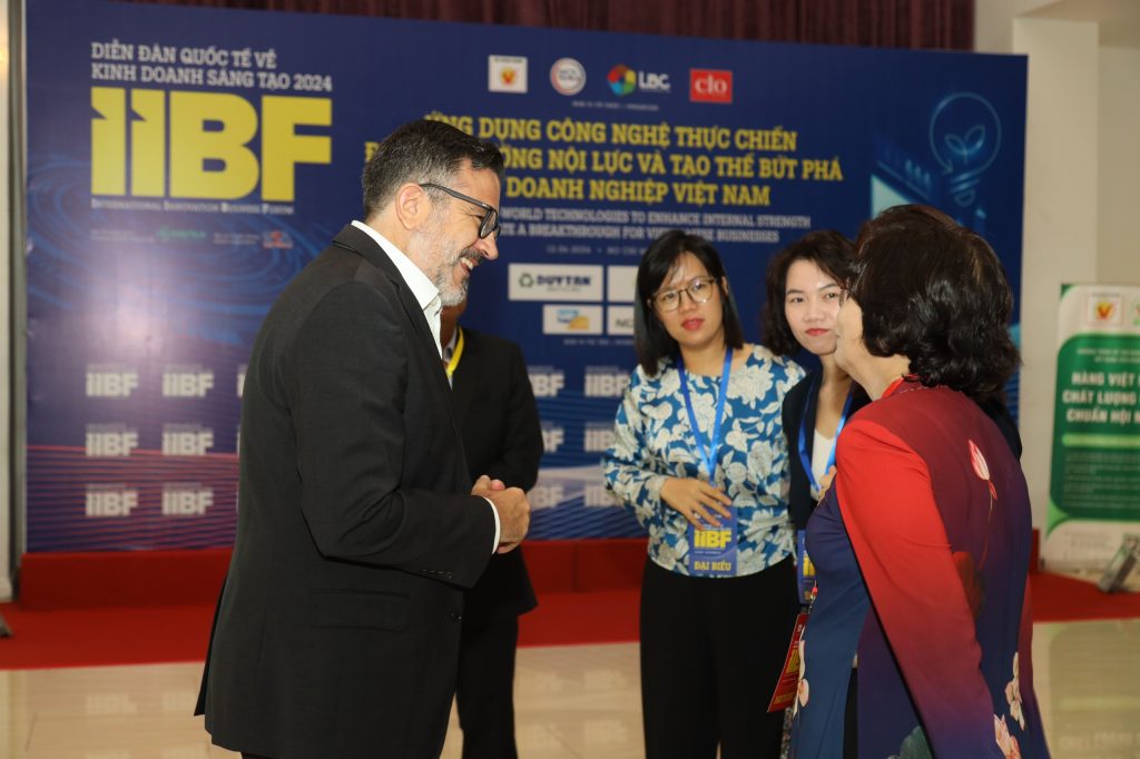 IIBF 2024 cũng l&amp;agrave; cơ hội để c&amp;aacute;c doanh nghiệp c&amp;ocirc;ng nghệ kết nối, giao thương.