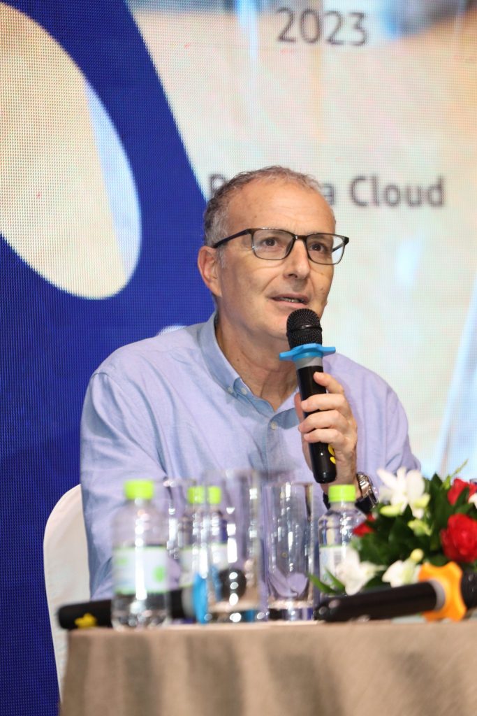 &amp;Ocirc;ng Doron Shachar, Nh&amp;agrave; s&amp;aacute;ng lập &amp;amp; CEO Renova Cloud, ph&amp;aacute;t biểu tại phi&amp;ecirc;n thảo luận s&amp;aacute;ng 12/6, IIBF 2024.
