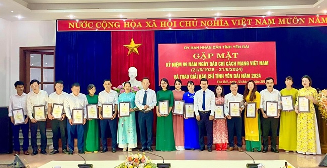 Hội Nh&amp;agrave; b&amp;aacute;o tỉnh Giấy khen cho c&amp;aacute;c tập thể v&amp;agrave; c&amp;aacute; nh&amp;acirc;n đ&amp;atilde; c&amp;oacute; th&amp;agrave;nh t&amp;iacute;ch xuất sắc trong hoạt động nghiệp vụ, c&amp;ocirc;ng t&amp;aacute;c Hội năm 2023