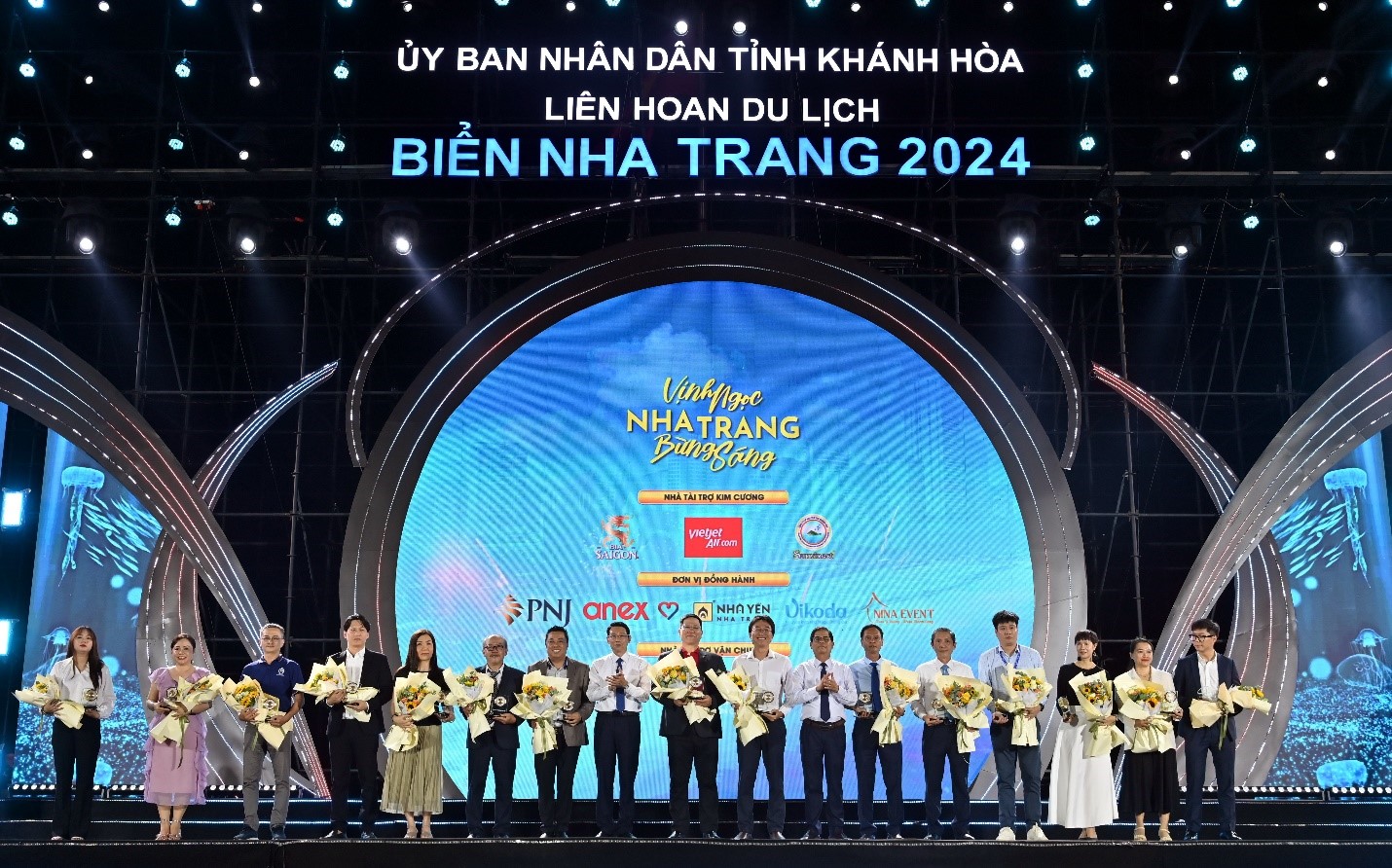 Đồng h&amp;agrave;nh, g&amp;oacute;p phần quan trọng tạo n&amp;ecirc;n sự th&amp;agrave;nh c&amp;ocirc;ng của Li&amp;ecirc;n hoan Du lịch Biển Nha Trang 2024, c&amp;oacute; sự quan t&amp;acirc;m, t&amp;agrave;i trợ của c&amp;aacute;c tổ chức, doanh nghiệp.