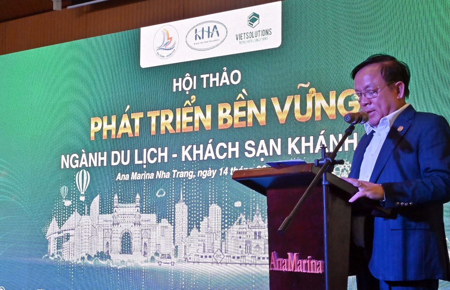 &amp;Ocirc;ng Ho&amp;agrave;ng Văn Vinh, Chủ tịch Hiệp hội Du lịch Nha Trang - Kh&amp;aacute;nh H&amp;ograve;a ph&amp;aacute;t biểu