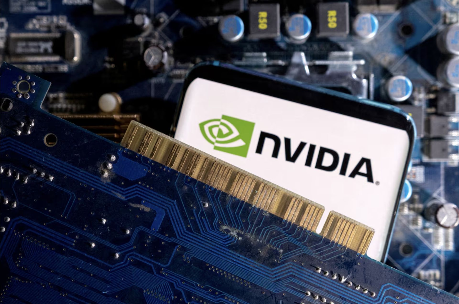 Nvidia l&amp;agrave; b&amp;ecirc;n hưởng lợi ch&amp;iacute;nh từ sự b&amp;ugrave;ng nổ nhu cầu về chip xử l&amp;yacute; c&amp;oacute; thể đ&amp;agrave;o tạo v&amp;agrave; chạy c&amp;aacute;c m&amp;ocirc; h&amp;igrave;nh AI tạo sinh