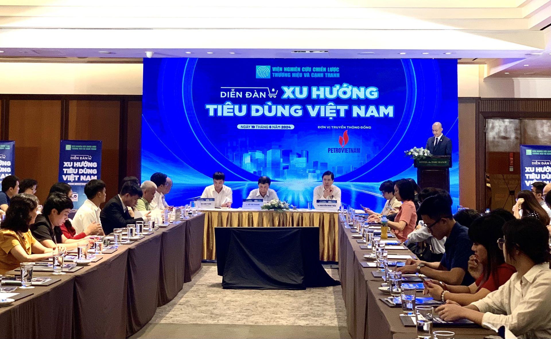 Diễn đ&amp;agrave;n &amp;ldquo;Xu hướng ti&amp;ecirc;u d&amp;ugrave;ng Việt Nam&amp;rdquo; do Viện Nghi&amp;ecirc;n cứu Chiến lược thương hiệu v&amp;agrave; cạnh tranh (BCSI) tổ chức