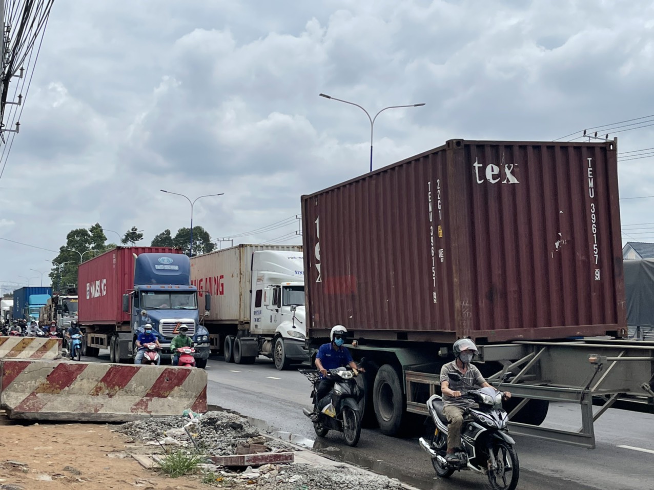 Sẽ có biển báo cấm dừng và đỗ xe tại các tuyến đường trọng điểm, đặc biệt các khu vực giao lộ Sẽ có biển báo cấm dừng và đỗ xe tại các tuyến đường trọng điểm, đặc biệt các khu vực giao lộ