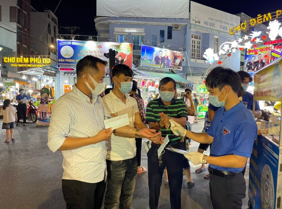 Du kh&amp;aacute;ch đến với Ph&amp;uacute; Quốc thực hiện