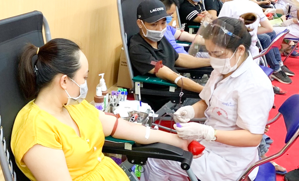 Nh&amp;acirc;n d&amp;acirc;n thị x&amp;atilde; Ph&amp;uacute; Thọ t&amp;iacute;ch cực tham gia hiến m&amp;aacute;u t&amp;igrave;nh nguyện tại ng&amp;agrave;y hội