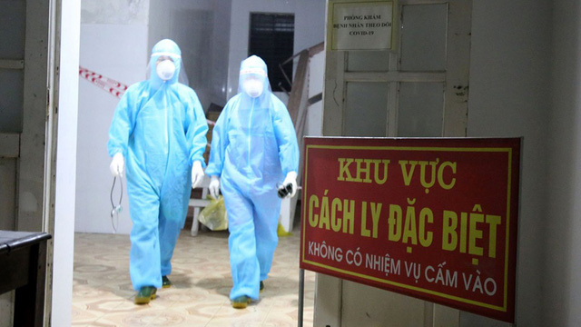 C&amp;ocirc;ng đo&amp;agrave;n ng&amp;agrave;nh y tế H&amp;agrave; Tĩnh tặng 200 thẻ bảo hiểm cho tuyến đầu chống dịch