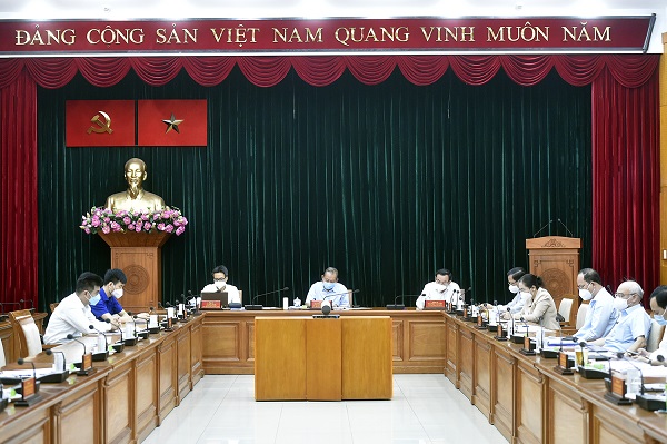 Phó Thủ tướng Thường trực Trương Hòa Bình, Phó Thủ tướng Vũ Đức Đam, Bí thư Thành ủy TPHCM Nguyễn Văn Nên dự họp tại đầu cầu TPHCM Phó Thủ tướng Thường trực Trương Hòa Bình, Phó Thủ tướng Vũ Đức Đam, Bí thư Thành ủy TPHCM Nguyễn Văn Nên dự họp tại đầu cầu TPHCM