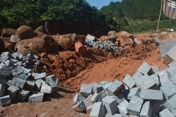 C&amp;ocirc;ng ty TNHH Dương Ph&amp;aacute;t bị phạt 800 triệu đồng do c&amp;oacute; h&amp;agrave;nh vi khai th&amp;aacute;c đ&amp;aacute; nguy&amp;ecirc;n khối vượt c&amp;ocirc;ng suất cho ph&amp;eacute;p trong 2 năm