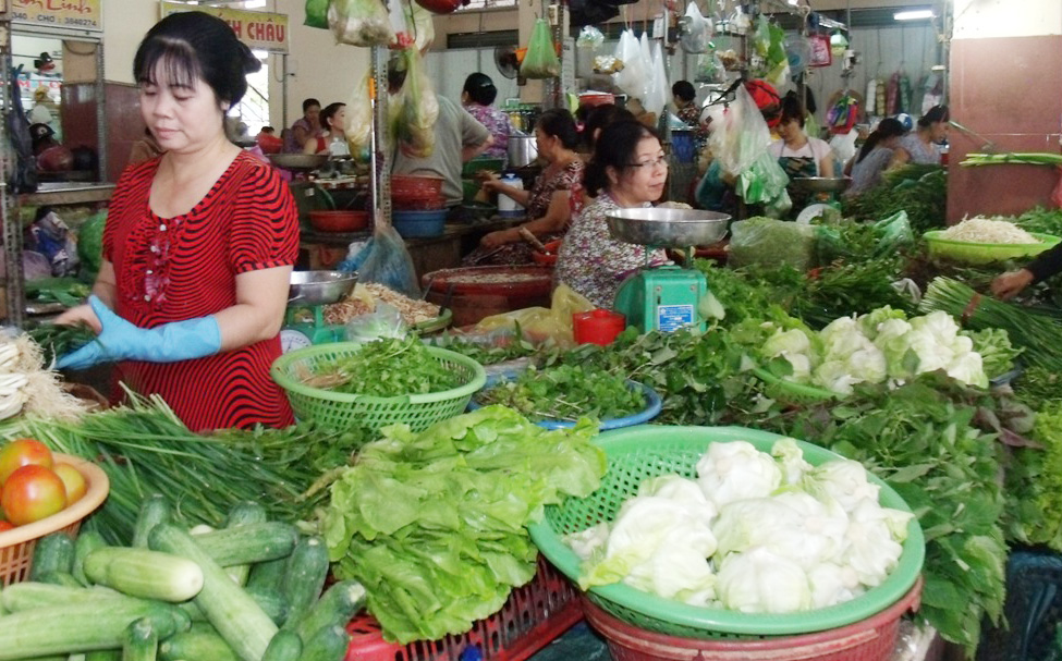 Chợ T&amp;acirc;n Bi&amp;ecirc;n (TP. Bi&amp;ecirc;n H&amp;ograve;a)  trung b&amp;igrave;nh mỗi đ&amp;ecirc;m cung cấp ra thị trường khoảng 340 tấn rau, củ, quả c&amp;aacute;c loại.