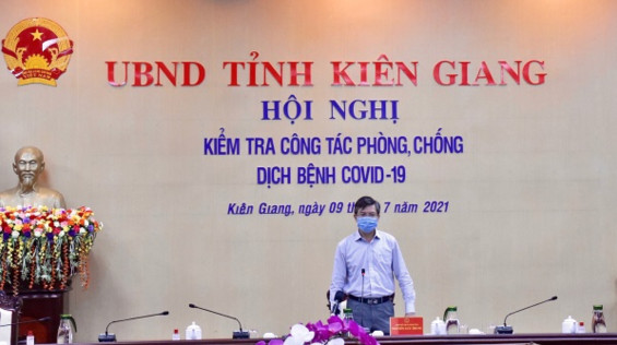 Ph&amp;oacute; Chủ tịch UBND tỉnh Ki&amp;ecirc;n Giang, &amp;ocirc;ng Nguyễn Lưu Trung ph&amp;aacute;t biểu chỉ đạo tại cuộc họp
