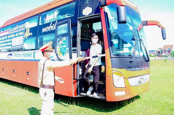 Hà Tĩnh xử phạt nhiều xe khách về từ vùng dịch