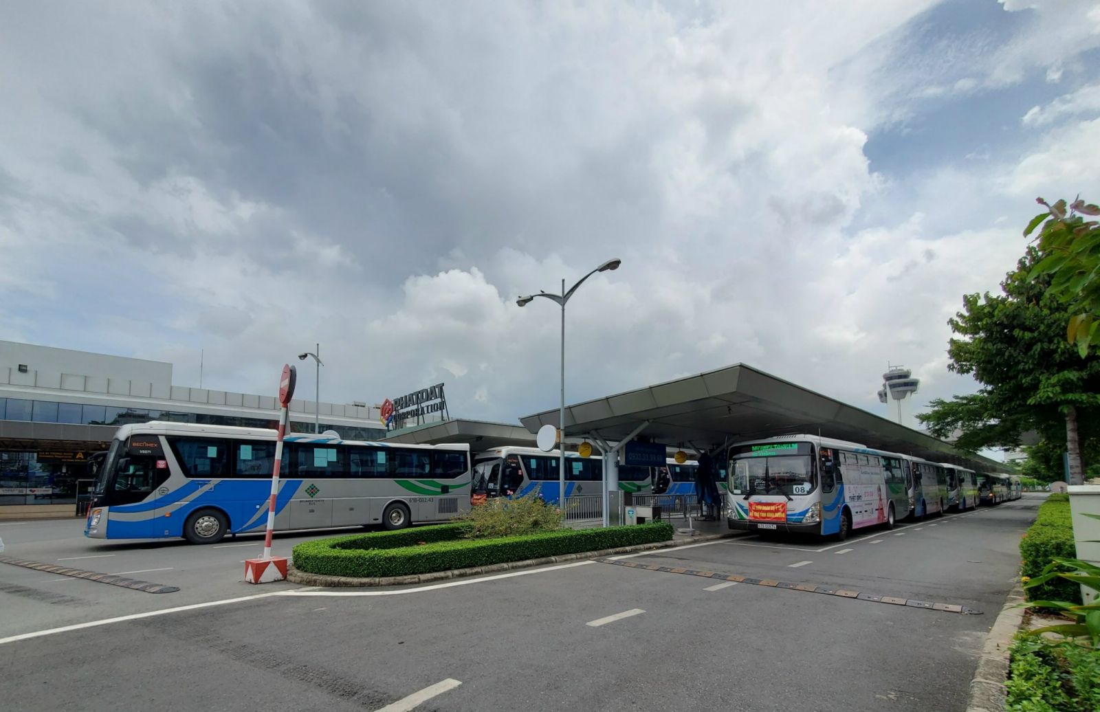 350 cán bộ, sinh viên của Trường Đại học Y Hà Nội đã có mặt chi viện Bình Dương chống dịch 350 cán bộ, sinh viên của Trường Đại học Y Hà Nội đã có mặt chi viện Bình Dương chống dịch