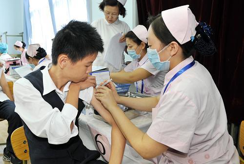 Trung Quốc ti&amp;ecirc;m chủng tr&amp;ecirc;n diện rộng