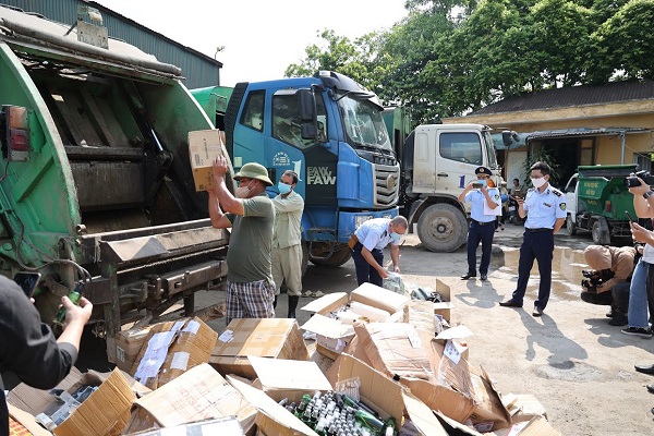 Số h&amp;agrave;ng h&amp;oacute;a ti&amp;ecirc;u hủy h&amp;ocirc;m nay l&amp;agrave; lượng h&amp;agrave;ng Đội QLTT số 1 kiểm tra, thu giữ từ ng&amp;agrave;y 17/6/2021 đến ng&amp;agrave;y 17/7/2021